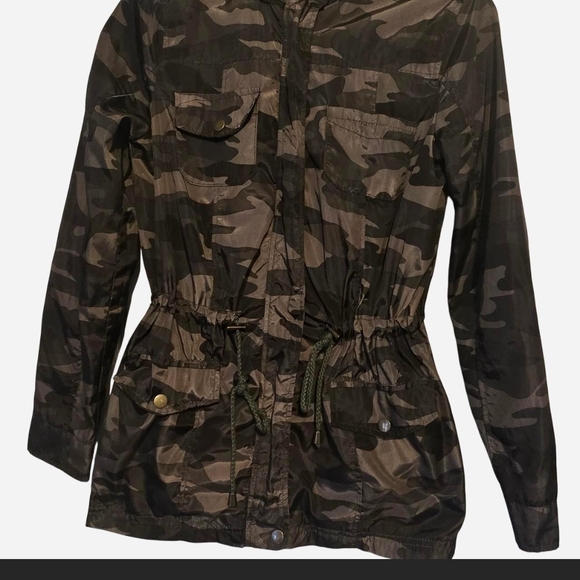New Look Green Camouflage Utility Jacket - Picture 2 of 4